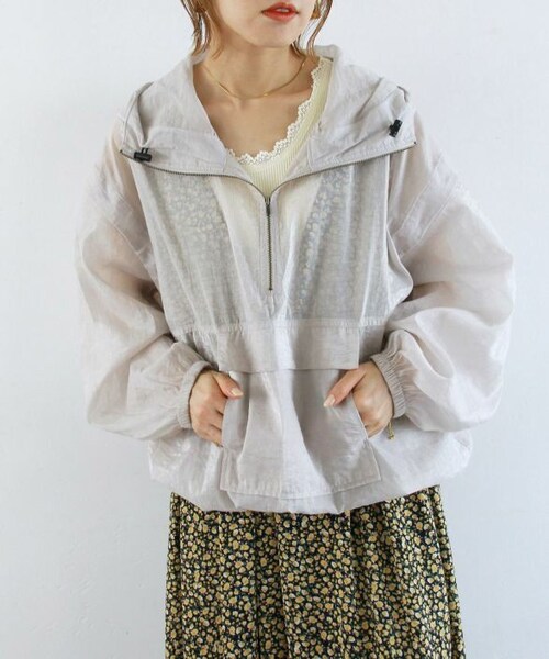 Crisp（クリスプ）の「2wayシアーアノラックフーディー[c8R3205]（パーカー・レディース・ベージュ/ライトグレー・FREE）」の2枚目の写真