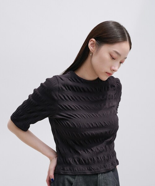SIWEM（シウム）の「RUCHED SHORT SLEEVE TOPS（Tシャツ/カットソー・レディース・ブラック・F）」の3枚目の写真