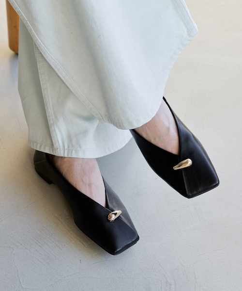 ADAM ET ROPE'（アダムエロペ）の「メタルモチーフフラットシューズ（パンプス・レディース・ブラック/クリーム・23.0/23.5/24.0/24.5）」の12枚目の写真