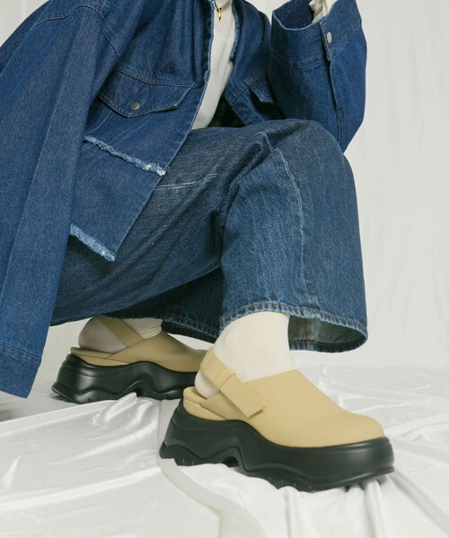 KBF（ケイビーエフ）の「サボベルトサンダル（サンダル・レディース・BEIGE/BLACK・37/38）」の2枚目の写真