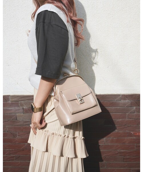 A.D.G（エーディージー）の「Purse Frame Pocket Shoulder Bag (beige)（ショルダーバッグ・レディース・ベージュ・FREE）」の2枚目の写真