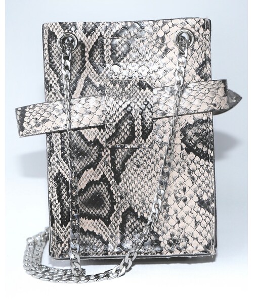 A.D.G(エーディージー)の「Silver Chain&Belted Python 2WAY Bag (shoulder&Waist bag)(ショルダーバッグ・レディース・ベージュ・FREE)」の10枚目の写真