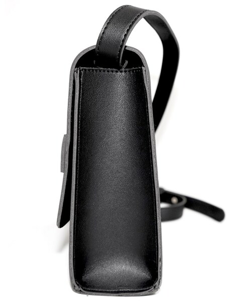 A.D.G（エーディージー）の「Cross Belted Square Shoulder Bag（ショルダーバッグ・レディース・ブラック・FREE）」の7枚目の写真