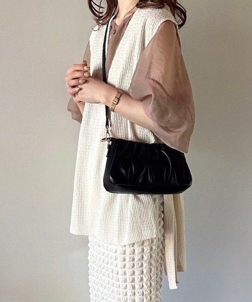 t a r o s u(タロス)の「kusyukusyu 2way bag/クシュクシュ2ウェイバッグ(ハンドバッグ・レディース・ホワイト/ブラック・FREE)」の2枚目の写真