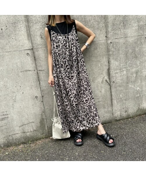 copine(コピン)の「レオパード柄キャミロングワンピース(ワンピース・レディース・グレージュ・ワンサイズ)」の1枚目の写真