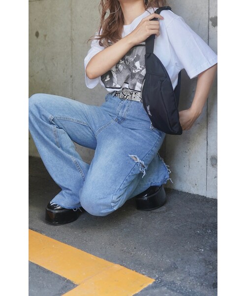 A.D.G（エーディージー）の「Point Cut High-waist Denim Pants (light blue)（デニムパンツ・レディース・ブルー・FREE）」の5枚目の写真