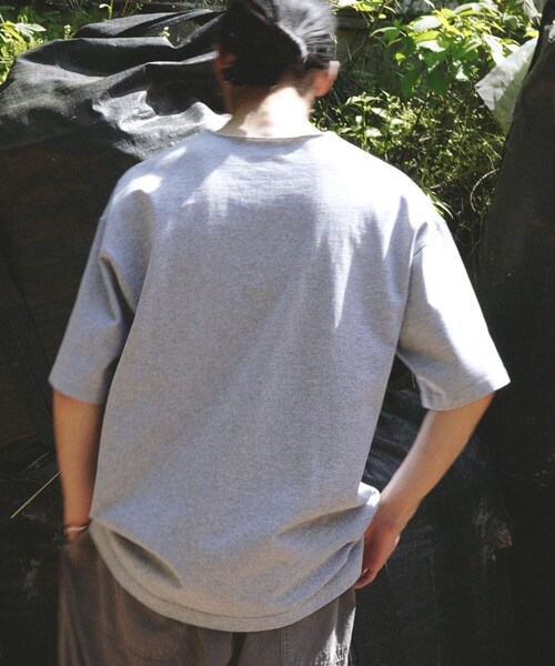 shiun（シウン）の「SHORT SLEEVE KEY NECK TEE（Tシャツ/カットソー・メンズ・ブルー/グレー・XS/S/M）」の5枚目の写真