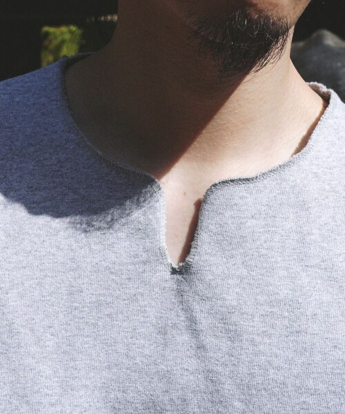 shiun（シウン）の「SHORT SLEEVE KEY NECK TEE（Tシャツ/カットソー・メンズ・ブルー/グレー・XS/S/M）」の7枚目の写真