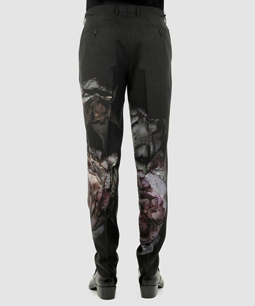 LAD MUSICIAN（ラッドミュージシャン）の「WOOL GABARDINE INKJET RAIN FLOWER SLIM SLACKS（スラックス・レディース・ブラック・44）」の2枚目の写真
