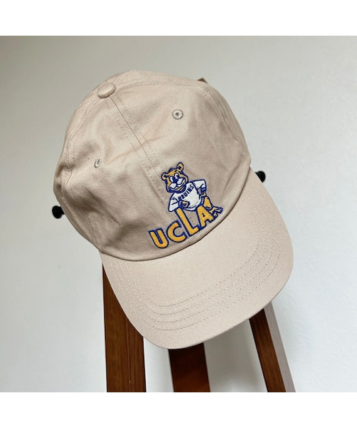 copine(コピン)の「UCLAロゴ刺繍キャップ(ベージュ)(キャップ・レディース・ベージュ・ワンサイズ)」の1枚目の写真