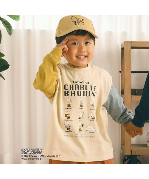 SLAP SLIP(スラップスリップ)の「【PEANUTS×SLAP SLIP】スヌーピー袖切り替えキャラクター前面プリント長袖Tシャツ(80~130cm)(Tシャツ/カットソー・キッズ・ベージュ/ホワイト・110)」の1枚目の写真