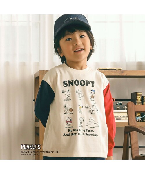 SLAP SLIP(スラップスリップ)の「【PEANUTS×SLAP SLIP】スヌーピー袖切り替えキャラクター前面プリント長袖Tシャツ(80~130cm)(Tシャツ/カットソー・キッズ・ベージュ/ホワイト・110)」の2枚目の写真