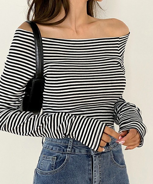 DHOLIC(ディーホリック)の「オフショルダーボーダーTシャツ(Tシャツ/カットソー・レディース・ブラック/グレー・FREE)」の1枚目の写真