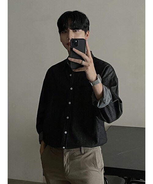 JOGUNSHOP(ジョグンショップ)の「ベーシックなオーバーフィットワンポケットデニムシャツ(シャツ/ブラウス・レディース・그외/블루/블랙・Free(95~110))」の2枚目の写真