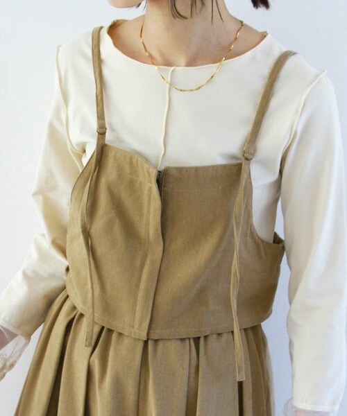 Crisp（クリスプ）の「フロントジップキャミトップス[c1R3306]（その他トップス・レディース・ベージュ/ブラック/アイボリー・FREE）」の3枚目の写真