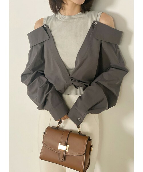 DHOLIC(ディーホリック)の「ニットレイヤードオフショルシャツ(シャツ/ブラウス・レディース・グレー・FREE)」の1枚目の写真