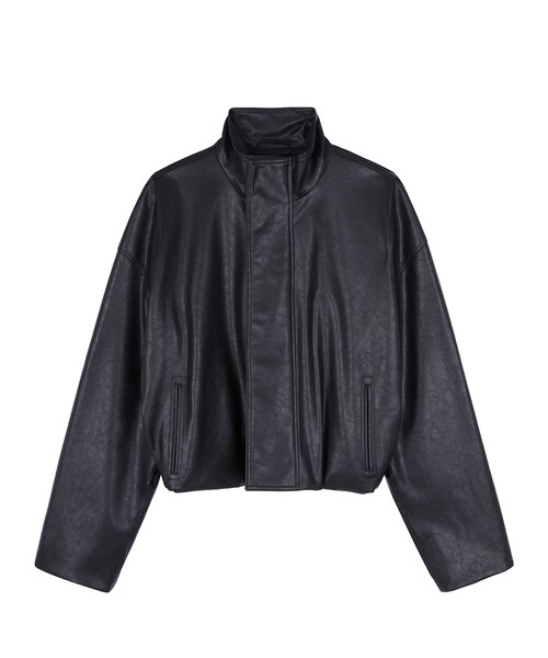 JNBY(ジェーエヌビーワイ)の「Curved Faux Leather Cropped Jacket(カバーオール・レディース・ベージュ/ブラック・38/40/36)」の2枚目の写真