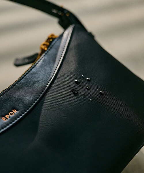 ROPE'(ロペ)の「【E'POR】C BAG Mini【撥水】【超軽量】(ハンドバッグ・レディース・ブラック/オフホワイト/カーキ・F)」の18枚目の写真