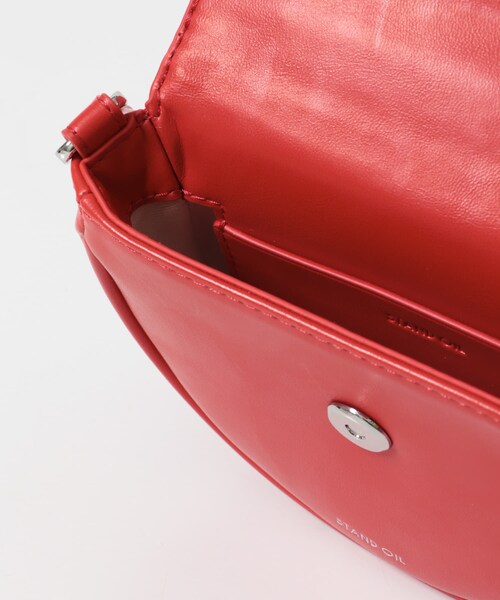 KBF（ケイビーエフ）の「STAND OIL　MINO BAG（ショルダーバッグ・レディース・BUTTER/RED/BLACK・One）」の14枚目の写真