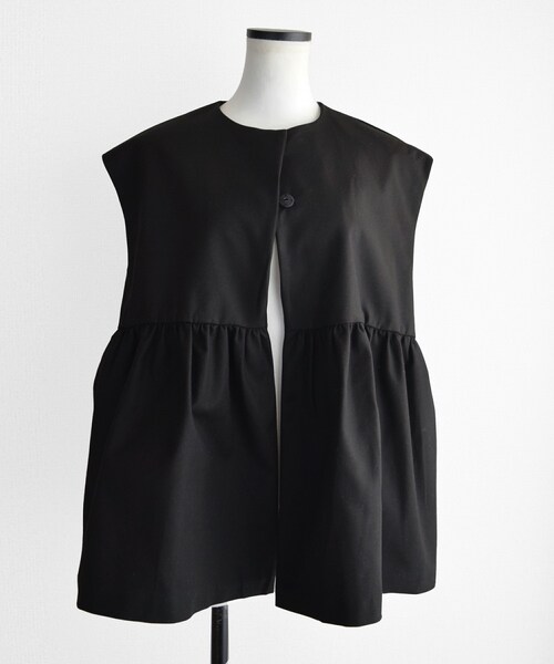 Marient(マリエント)の「ペプラムトレンチジレ(その他アウター・レディース・ベージュ/ブラック・FREE)」の2枚目の写真