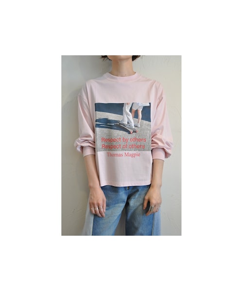 Thomas magpie(トーマスマグパイ)の「フォトロングスリーブTシャツ(Tシャツ/カットソー・レディース・ホワイト/ピンク/グレー・one)」の3枚目の写真