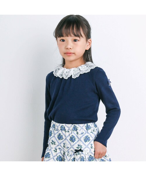 BeBe(ベベ)の「ウォームリブ襟レースTシャツ(90~150cm)(Tシャツ/カットソー・キッズ・ブルー/グレー・110)」の1枚目の写真