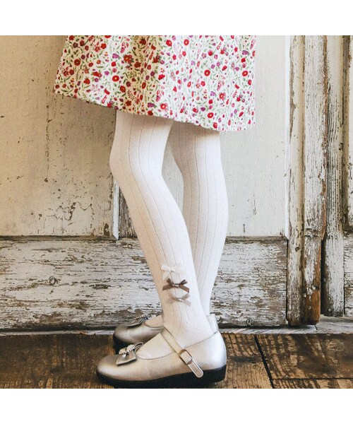 BeBe（ベベ）の「サイドリボンタイツ(80~140cm)（タイツ/ストッキング・キッズ・ホワイト/ブラック・S/M）」の4枚目の写真