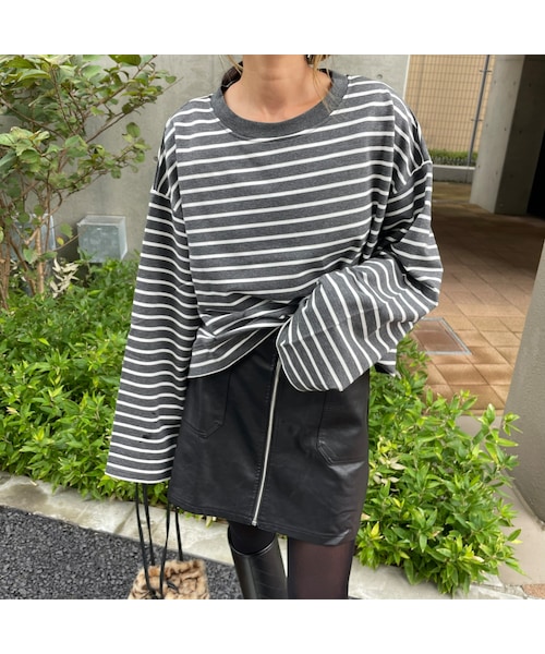 copine(コピン)の「フレアスリーブサイドスリットボーダーカットソー(グレー×ホワイト)(Tシャツ/カットソー・レディース・グレー・ワンサイズ)」の1枚目の写真