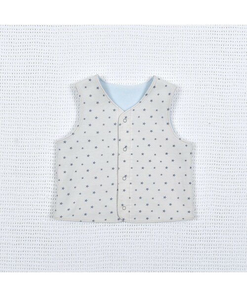 fillot de bebe reduction（フィヨデュベベルダクティオン）の「フリースリバーシブルベスト (60-90cm)（ベスト・キッズ・ブルー/ホワイト/ピンク・ワンサイズ(60-90cm)/ﾜﾝｻｲｽﾞ）」の4枚目の写真