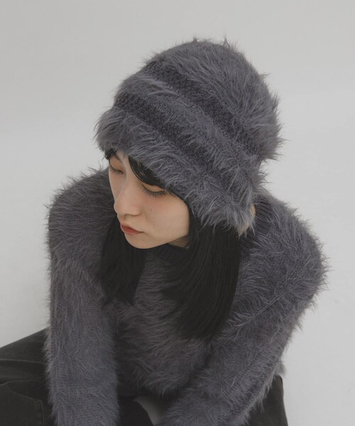 KBF（ケイビーエフ）の「ラインデザインシャギーニットビーニー（ニットキャップ/ビーニー・レディース・IVORY/BROWN/CHARCOAL・One）」の2枚目の写真