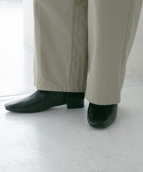 URBAN RESEARCH(アーバンリサーチ)の「『MADE IN JAPAN』スクエアトゥローヒールショートブーツ(ブーツ・レディース・IVORY/BLACK・23.5/24/24.5/25)」の17枚目の写真