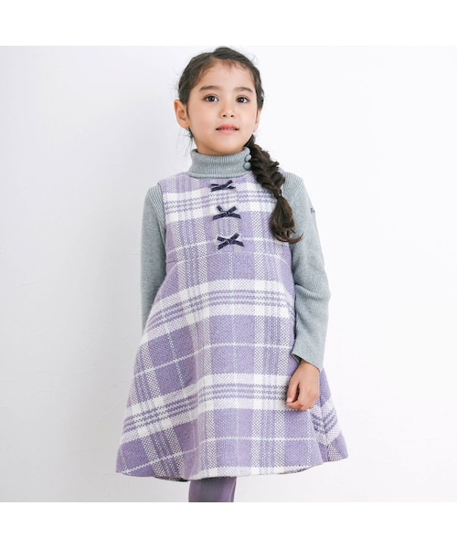 BeBe（ベベ）の「ラメツイードチェックジャンパースカート(100~150cm)（ジャンパースカート・キッズ・ブラック/パープル・110）」の2枚目の写真