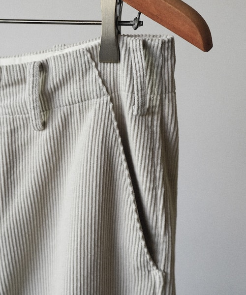 shiun（シウン）の「CORDUROY TROUSERS（その他パンツ・メンズ・ホワイト・XS/S/M）」の15枚目の写真