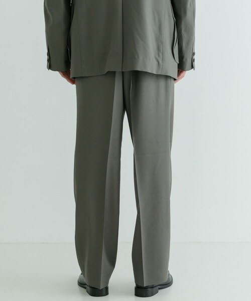 URBAN RESEARCH（アーバンリサーチ）の「MARKAWARE　ONE TUCK TAPERED TROUSERS（その他パンツ・メンズ・GRAIGE/CE.GRAY・2/3）」の11枚目の写真