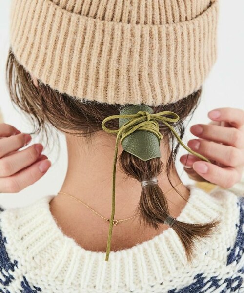 Crisp（クリスプ）の「フェイクレザーヘアカフ[c3R3319]（その他ヘアアクセサリー・レディース・ブラウン/グリーン/アイボリー・FREE）」の3枚目の写真