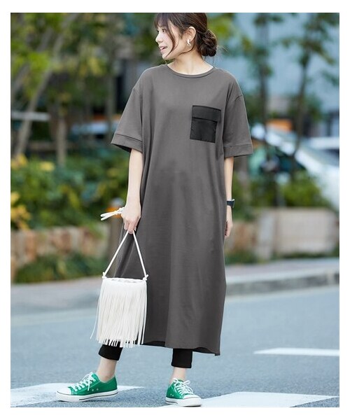 nissen（ニッセン）の「サイドポケット付ロング丈ワンピース（選べるデザイン）（ワンピース・レディース・モカ×黒(配色)/黒×モカ(配色)/ブルーグリーン(裾フレア)/黒(裾フレア)/黒(肩タック)/黒(胸ポケット)/チャコールグレー(胸ポケット)/カーキ(タック袖)/黒×チャコールグレー(衿・袖配色)/ブルーグレー(スキッパー)/カーキ×黒(配色)/チャコール×黒(配色)/ベージュ(タック袖)/チャコールグレー(裾フレア)・S/M/L/LL/3L/4L/5L/6L/8L/10L）」の6枚目の写真