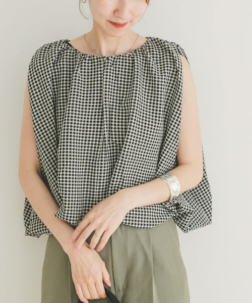 ITEMS URBANRESEARCH（アイテムズ アーバンリサーチ）の「バルーンスリーブノースリブラウス（シャツ/ブラウス・レディース・OFF/OFF×BLK/BLK・FREE）」の3枚目の写真