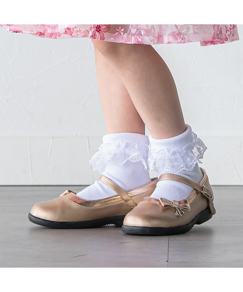 BeBe（ベベ）の「リボンストラップシューズ(17~21cm)（バレエシューズ・キッズ・シルバー/ベージュ/ブルー・18ｃｍ）」の2枚目の写真