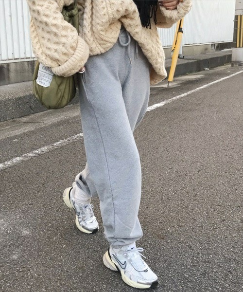 L.H.P(エルエイチピー)の「リラックス裏毛スウェットパンツ(スウェットパンツ・レディース・グレー/ブラック/ブラウン・S/M/L)」の1枚目の写真