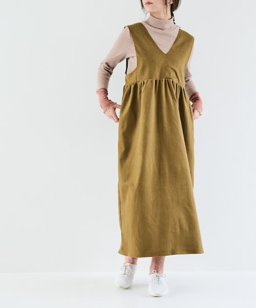 Crisp（クリスプ）の「Vネックジャンパースカート[c2R3350]（ジャンパースカート・レディース・ブラック/オリーブ・FREE）」の2枚目の写真