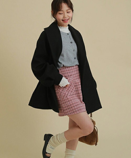 DHOLIC（ディーホリック）の「ストラップ付ショールカラーハーフコート（ステンカラーコート・レディース・ブラック/アイボリー/スカイブルー/ベージュ・FREE）」の3枚目の写真