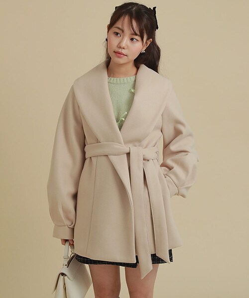 DHOLIC（ディーホリック）の「ストラップ付ショールカラーハーフコート（ステンカラーコート・レディース・ブラック/アイボリー/スカイブルー/ベージュ・FREE）」の4枚目の写真