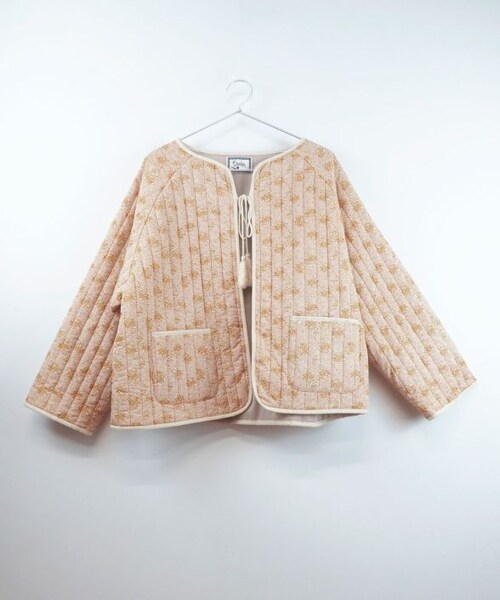 Crisp（クリスプ）の「エスニックキルティングジャケット[c8R3401]（ノーカラージャケット・レディース・グレー/ピンク・FREE）」の4枚目の写真