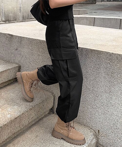 DHOLIC（ディーホリック）の「2TYPEモダンカーゴピンタックスラックス（カーゴパンツ・レディース・ベージュ/ブラック/ネイビー・S/M/L）」の2枚目の写真