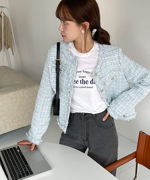 DHOLIC(ディーホリック)の「ツイードフリンジゴールドボタンジャケット(ノーカラージャケット・レディース・ピンク/アイボリー/スカイブルー・FREE)」の1枚目の写真