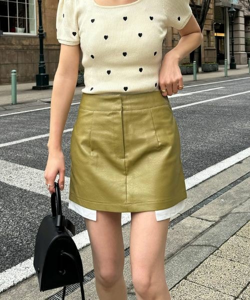 DHOLIC(ディーホリック)の「フェイクレザー配色ミニスカート(スカート・レディース・グリーン・FREE)」の1枚目の写真
