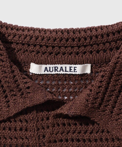 ADAM ET ROPE'（アダムエロペ）の「【AURALEE/オーラリー】TUSSAH SILK COTTON MESH KNIT SKIPPER POLO（ポロシャツ・メンズ・キナリ/ダークブラウン・3/4）」の9枚目の写真