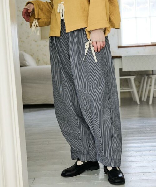 Crisp（クリスプ）の「ボリュームデニムパンツ[c2R3481]（デニムパンツ・レディース・ブルー/ネイビー/ストライプ アイボリー/ストライプ ネイビー/イエロー/ストライプ グレー・FREE）」の3枚目の写真