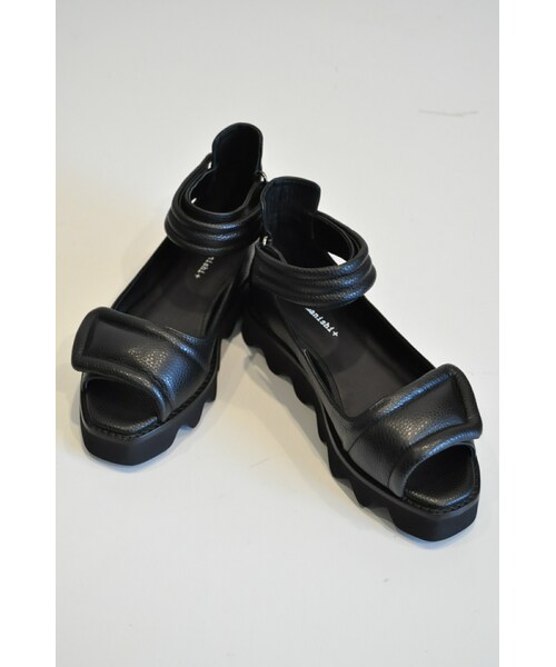 yuko imanishi +（ユウコイマニシプラス）の「サンダル（サンダル・レディース・ホワイト/ブルー/ブラック・36.37.38.39）」の2枚目の写真