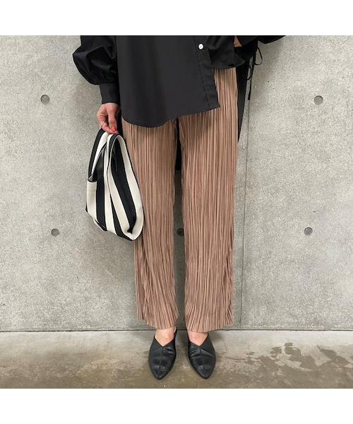 copine(コピン)の「プリーツストレートパンツ(モカ)(その他パンツ・レディース・モカ・ワンサイズ)」の1枚目の写真